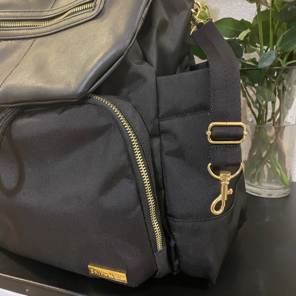 Skip Hop Chelsea Diaper Bag - Picture 2 of 4